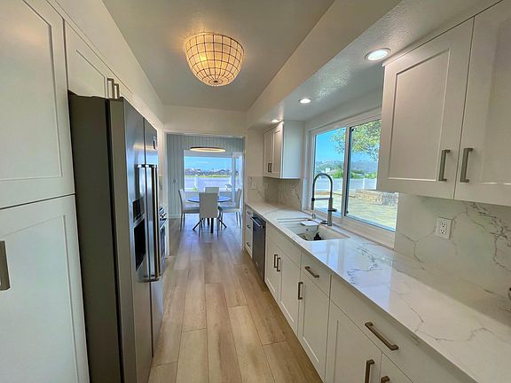 5th image of 33431 Spinnaker Dr N
