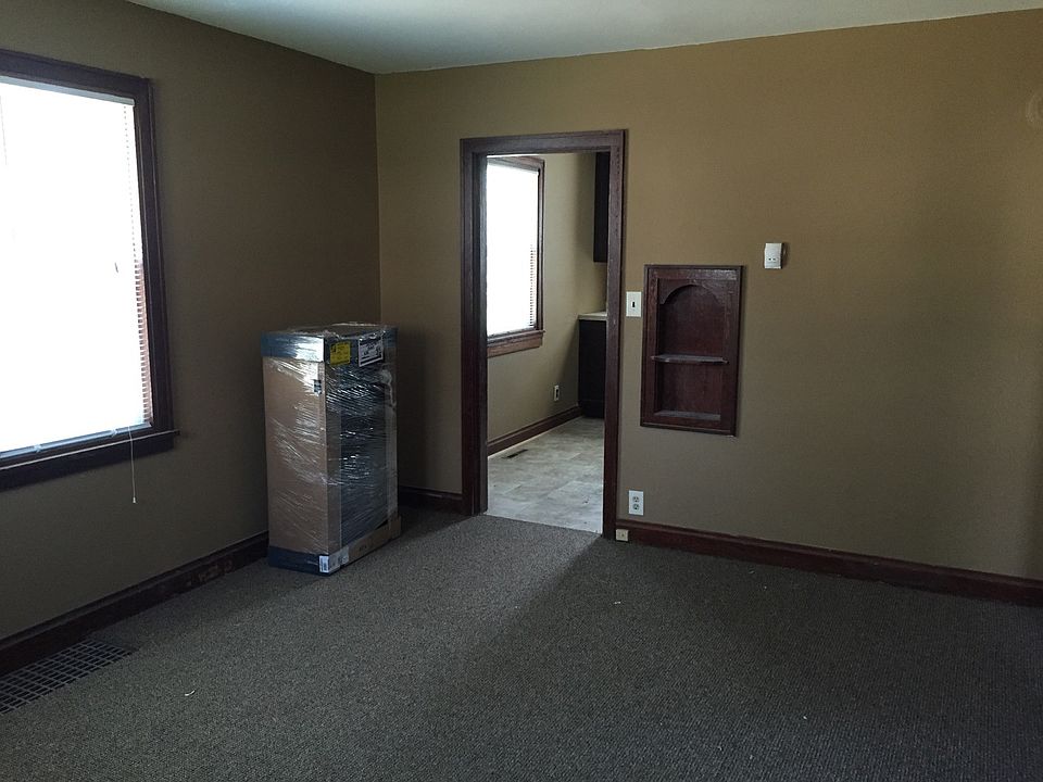 2nd image of 305 5th Ave N