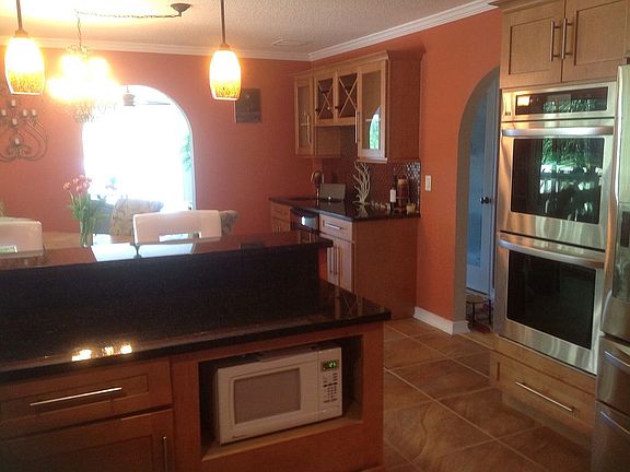 4th image of 136 Sherwood Ave