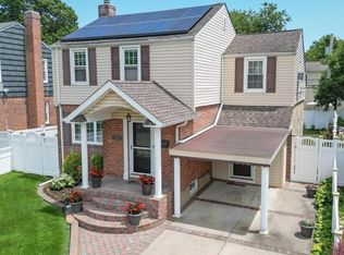 129 Queens Ave, Elmont, NY 11003