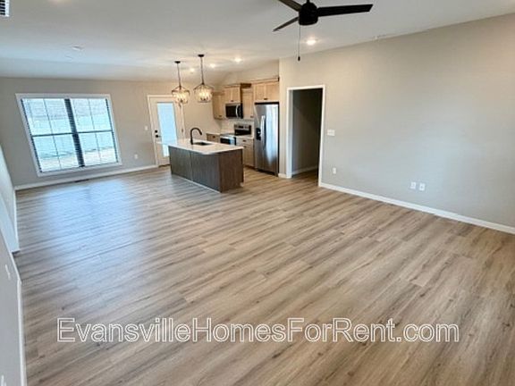 3rd image of 3599 Sand Dr