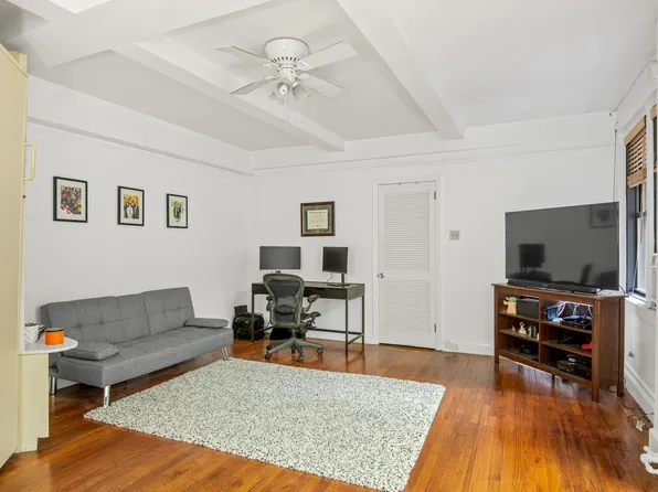 155 East 49th Street image 1 of 6