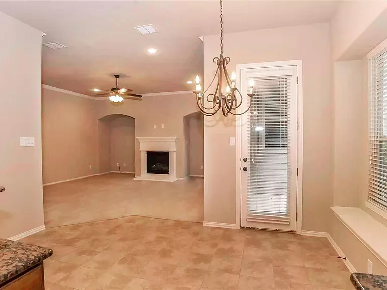 231 Carrington Ln — Photo 7