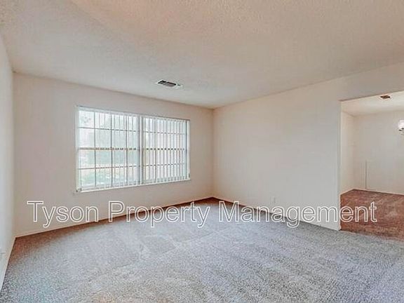 4th image of 12332 Key West Dr NE