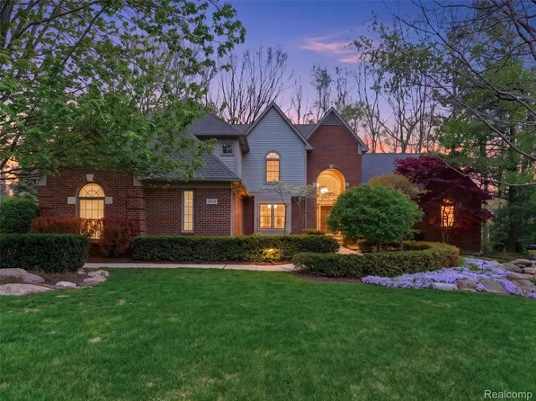 3874 Kaeleaf Rd, Lake Orion, MI 48360