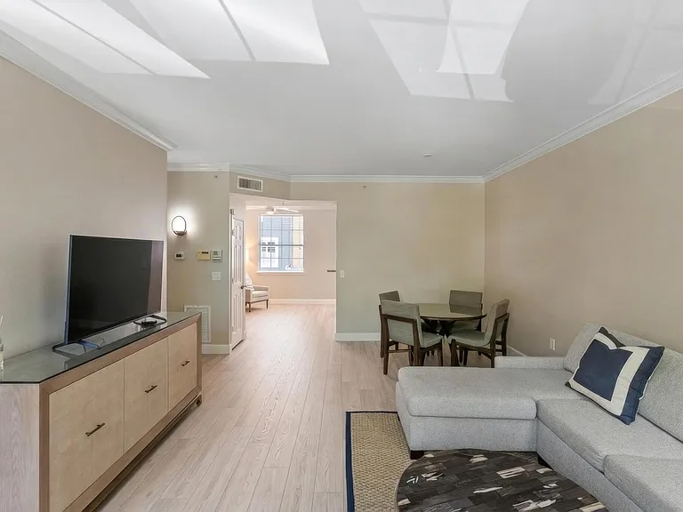 610 Fern St — Photo 3