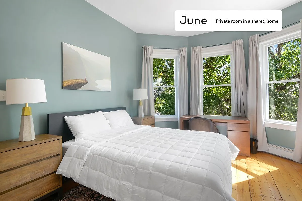 Queen bedroom in 4 bed/2 bath home in Central Square (Cambridge) #1323 C — Photo 1