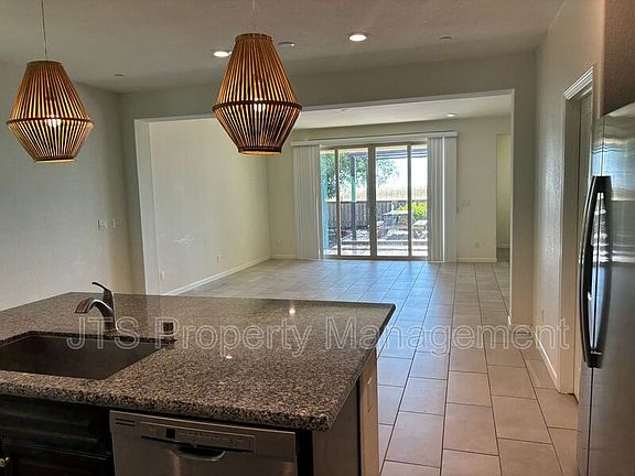 4th image of 3686 Rockdale Dr