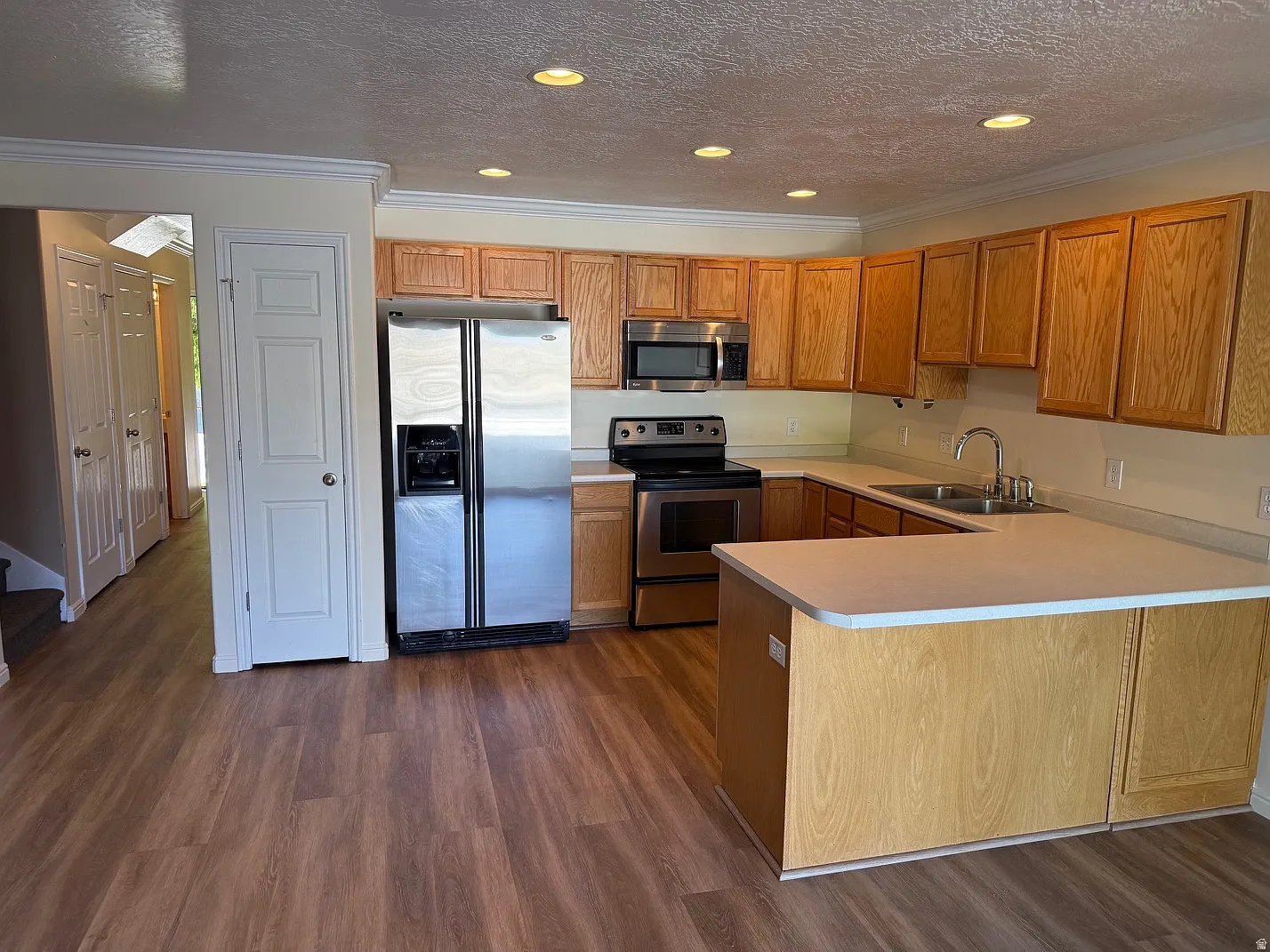 4 bed, 3.5 bath, 2167 sqft, $2,350 — Photo 2