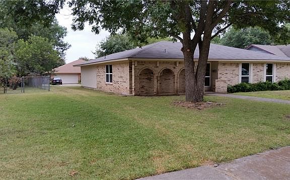 2nd image of 1810 Crystal Springs Dr