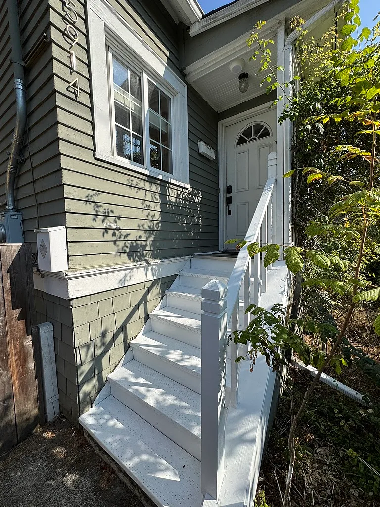 2 bed, 2680 sqft, $3,900 — Photo 1