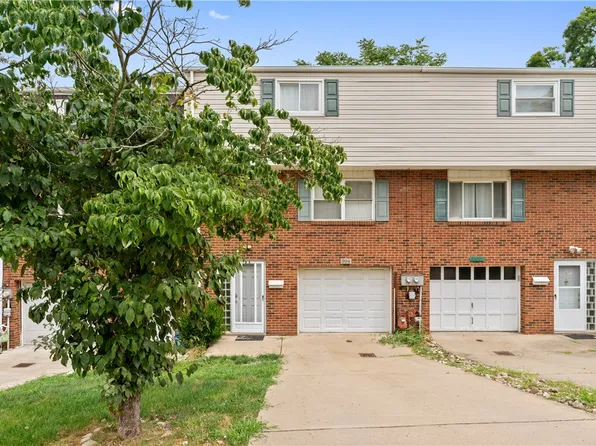 904 Rhodes Ave, West Mifflin, PA 15122