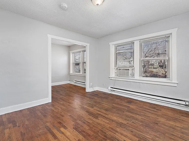 3933 Charlotte St — Photo 29