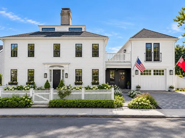12 Bennett St, Manchester, MA 01944