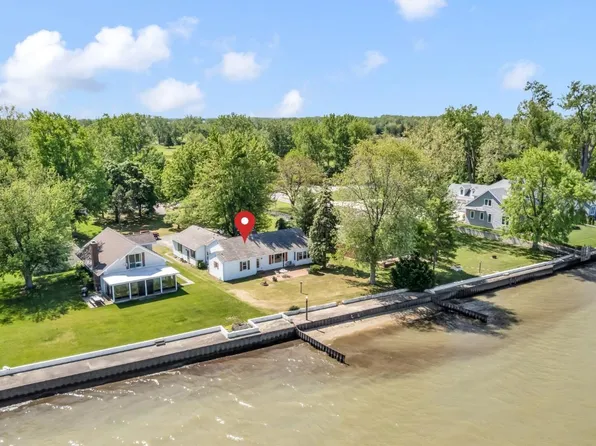 2637 E Sand Rd, Port Clinton, OH 43452