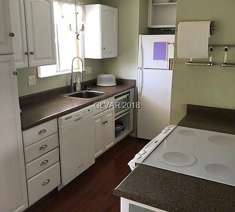 3rd image of 4952 Larkspur St