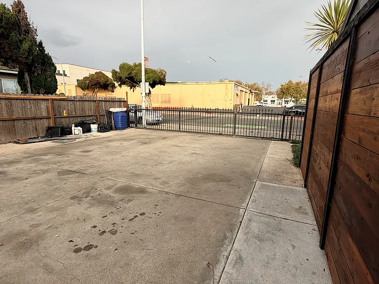 215 22nd St #C — Photo 26