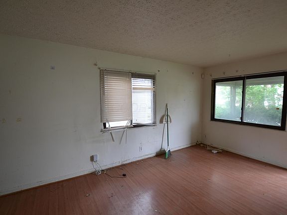 5th image of 1365 E 22nd Ave