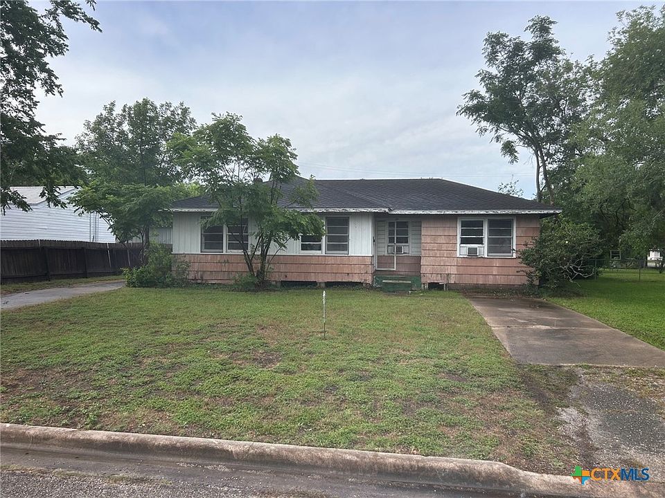 1st image of 903 E Mistletoe Ave