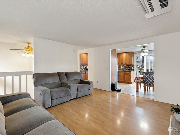 5th image of 3217 NE 103rd Avenue