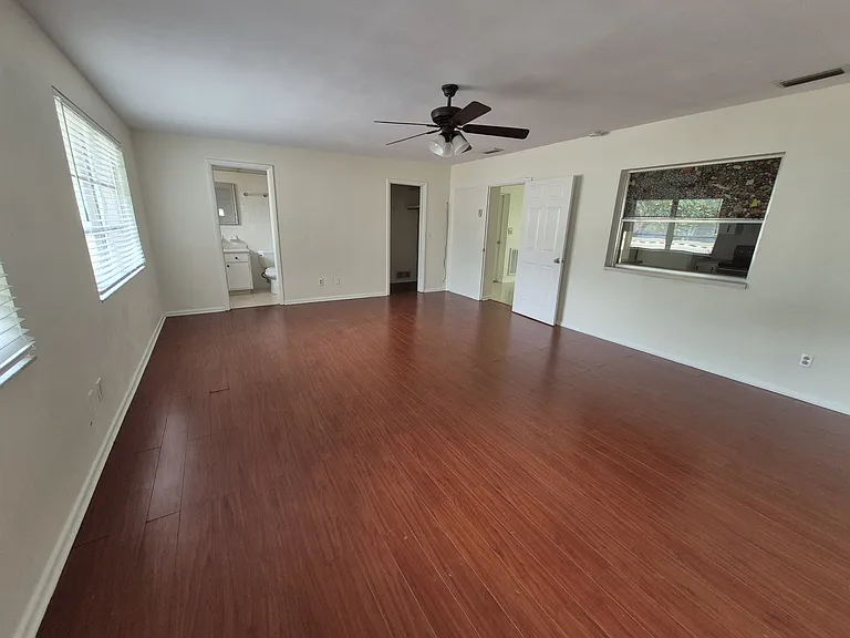 1013 Meadowlawn Dr N — Photo 12