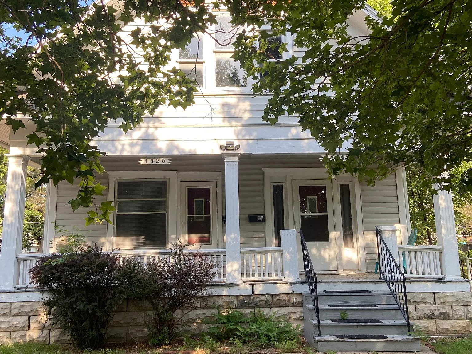 1525 S Emporia Ave — Photo 1