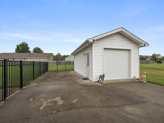 5th image of 4534 Hackberry Dr