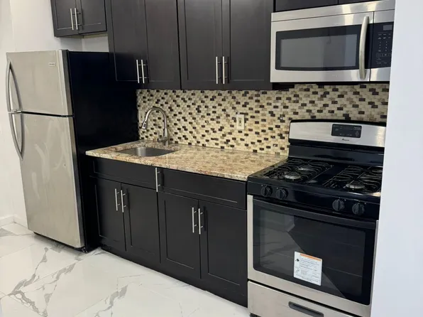 (undisclosed Address), Rockaway Park, NY 11694