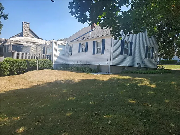 139 Coggeshall Ave — Photo 50