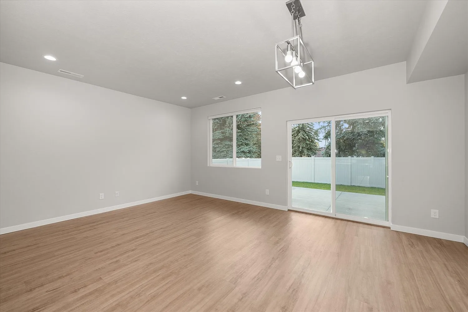 3 bed, 2.5 bath, 1480 sqft, $2,350 — Photo 2