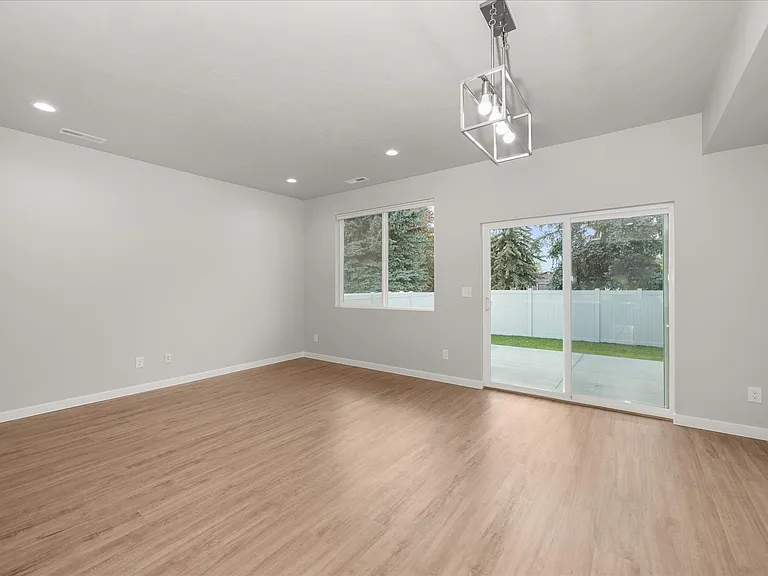 2202 E Rich Ave — Photo 2