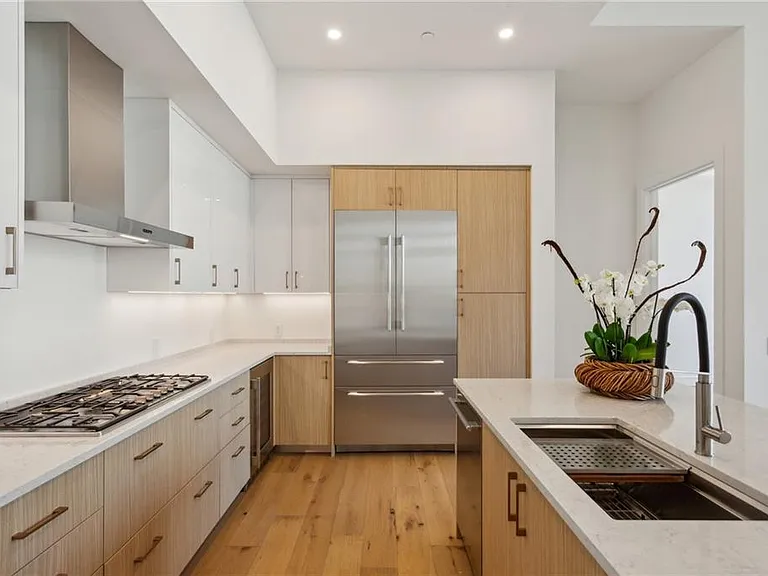 2425 Peachtree Rd NE #403 — Photo 8