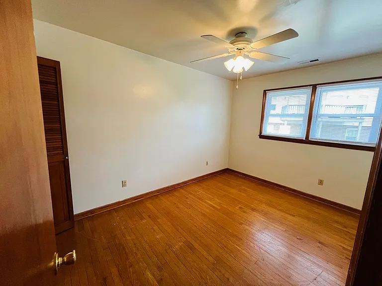 2 Bedroom, 1 Bath Apartment — Photo 54