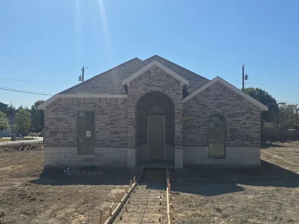 101 E Southbrook Dr, Red Oak, TX 75154