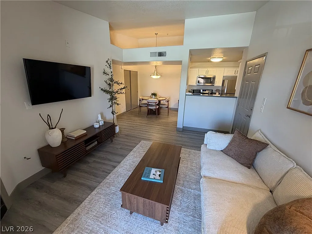 1 bed, 1.0 bath, 660 sqft, $1,600 — Photo 4
