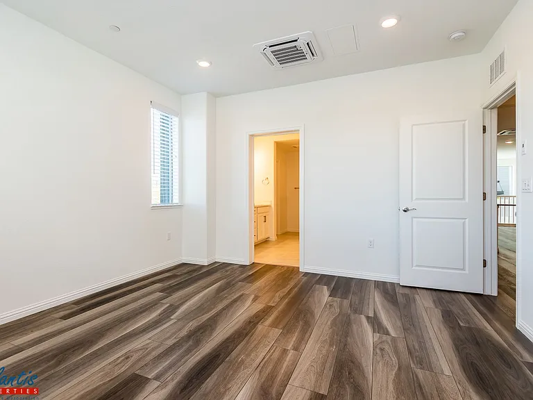 6818 Chroma Ct — Photo 8
