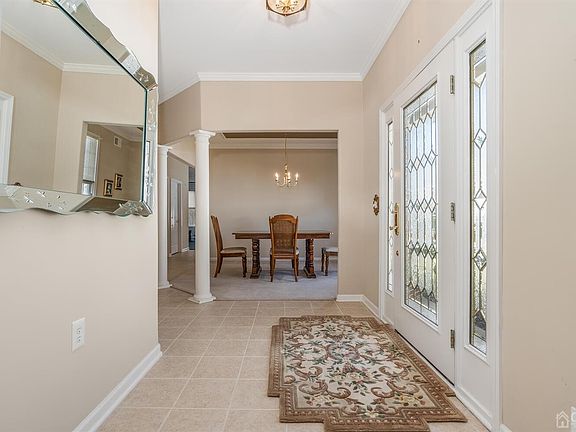 2nd image of 9 Tallman Ln