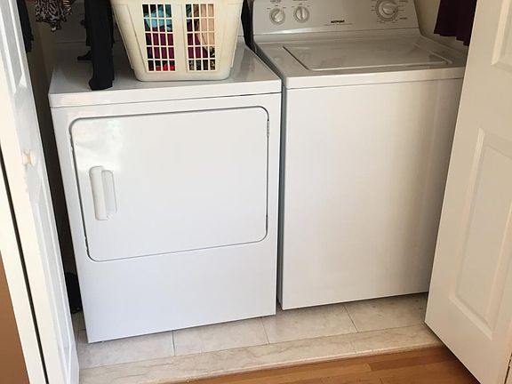 5th image of 79 Waterbury Ave #2