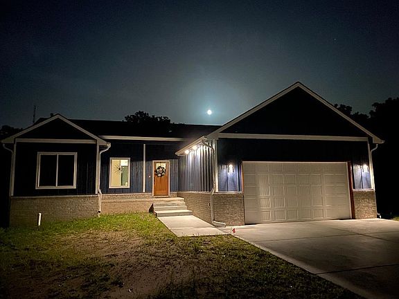 3rd image of 2821 E Mantane Ct