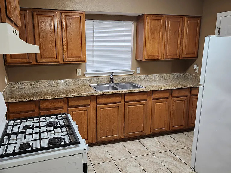 3333 Mandeville St — Photo 5