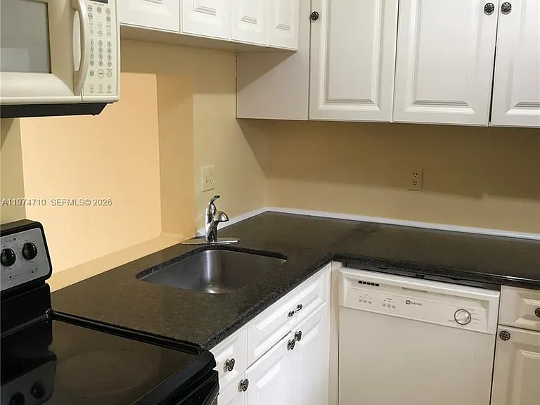 2800 NW 56th Ave #F203 — Photo 4