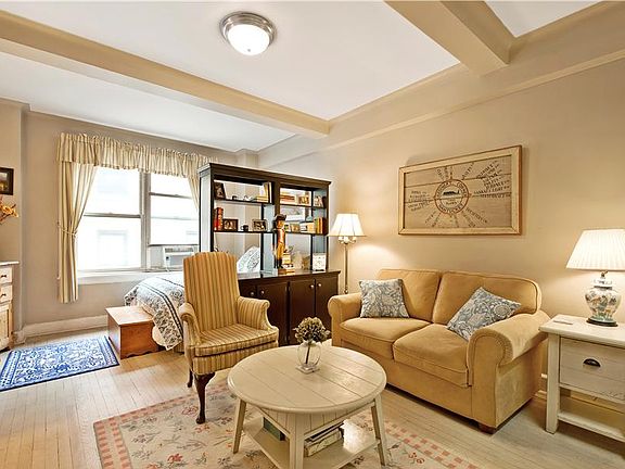 3rd image of 127 W 79th St #12K