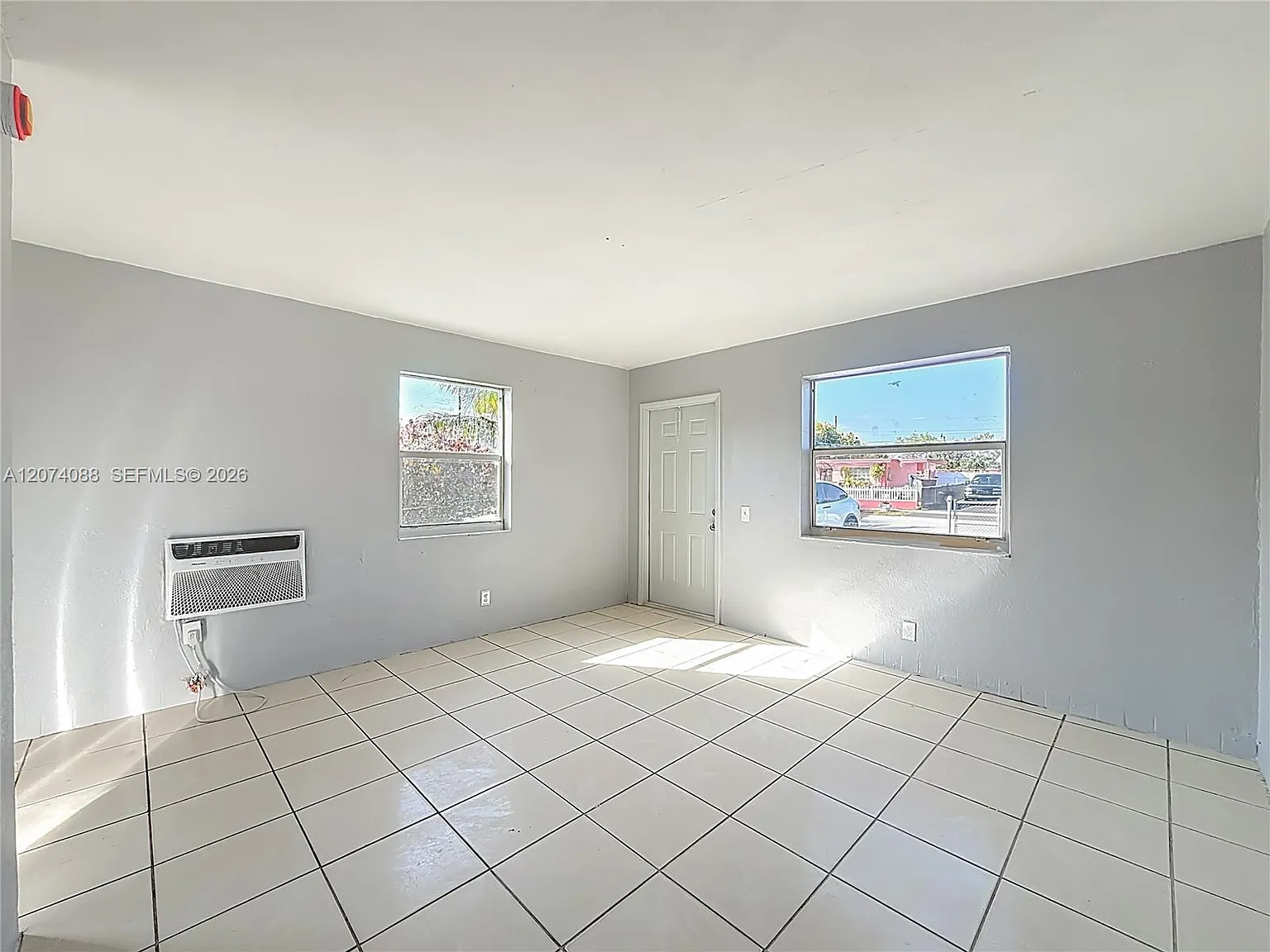 2 bed, 1.0 bath, 728 sqft, $1,900 — Photo 4