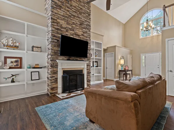 900 Andover Woods Ln, Lexington, KY 40509