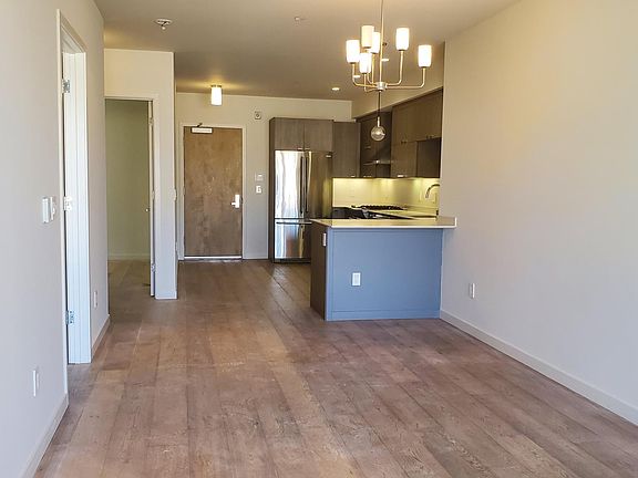 4th image of 2652 Harrison St #305