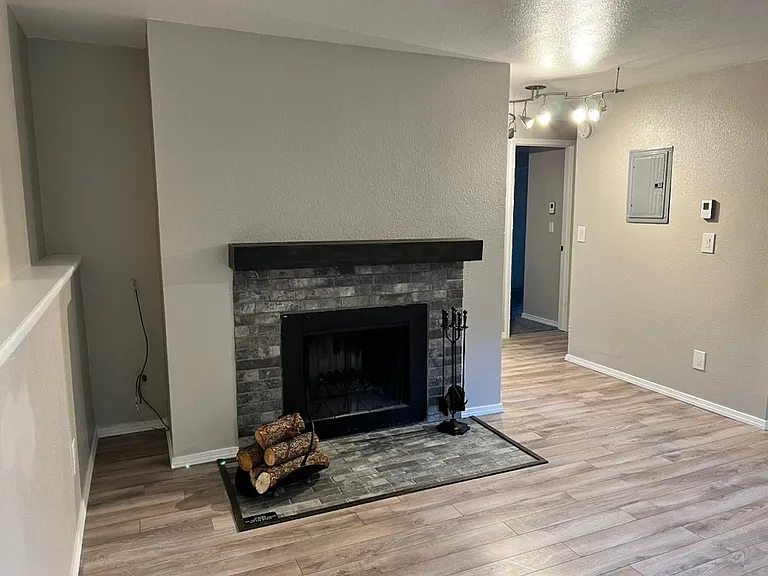 925 Columbia Rd #214 — Photo 2