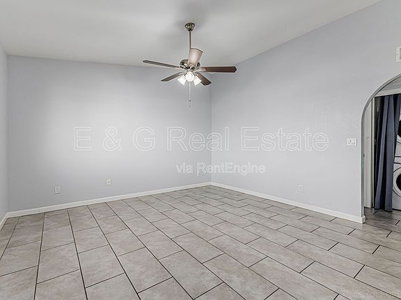 3rd image of 1005 W Laguna Dr
