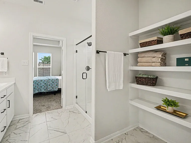 2214 Lierna Dr — Photo 17