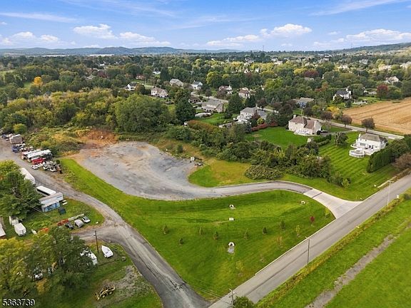 4th image of 210 Belview Rd