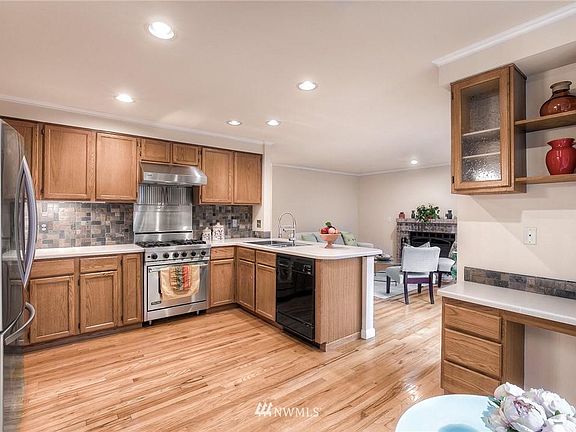5th image of 1214 230th Ave NE